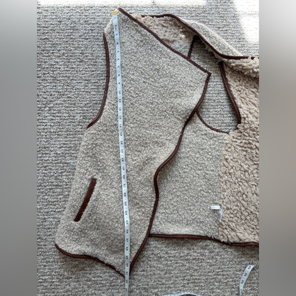 Love Tree Women's Acrylic Wool Faux Leather Trim Cream Sherpa Boho Vest Small - Picture 10 of 10